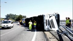 Accidente en la AP-9 en Moa�a