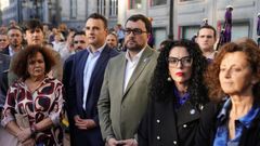El presidente del Principado de Asturias, Adrián Barbón (d) (PSOE), ha afirmado que su participación en la manifestación convocada este viernes en Oviedo para exigir la supresión del peaje del Huerna