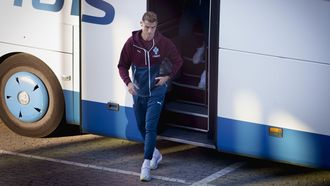 Cristiano abandona en bus la concentraci�n con Portugal.