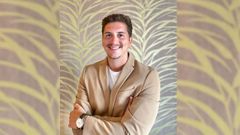 El psic�logo Andr�s Andrades ayuda a adultos v�ctimas de abuso infantil.