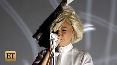 Sia revela accidentalmente su cara durante un concierto en Colorado
