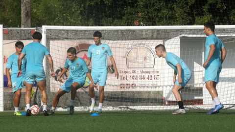 Los futbolistas comenzaron a ejercitarse esta semana bajo las �rdenes de Jos� Tiz�n. 