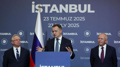 El negociador jefe ruso, Vladimir Medinski, durante su comparecencia tras la reunión
