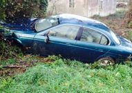 El coche estaba ayer por la ma�ana en una cuneta de la recta de A Canosa, unos metros antes de Casaldares. 