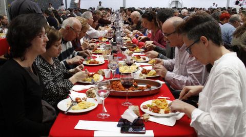 O Barco se rindi al botelo.Ms de mil personas asistieron a la comida en el pabelln