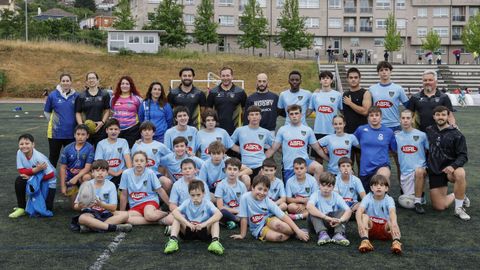 Foto de familia de la escuela de rugby del campus de Ourense