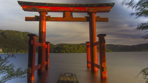 Puerta torii del Santuario de Hakone.