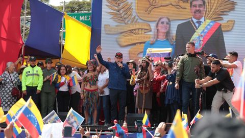 Diosdado Cabello participa en una marcha en Caracas