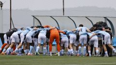 Los jugadores del Celta Juvenil A, antes de un partido en A Madroa esta temporada.