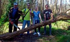 Un profesional ayud� a Vaipolor�o a cortar los �rboles atravesados en la senda del Gafos.