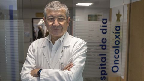Rafael López, además de ser jefe de oncología en el CHUS, preside la Asociación Española de Investigación sobre el Cáncer (Aseica).