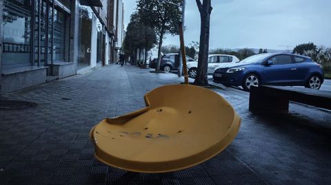 Antena parab�lica ca�da en la calle Venezuela.