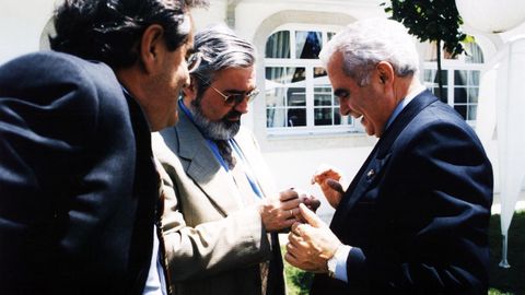 En el homenaje que le brindaron en 1996, cuando dejó la consellería, con Darío Villanueva, entonces rector de la USC