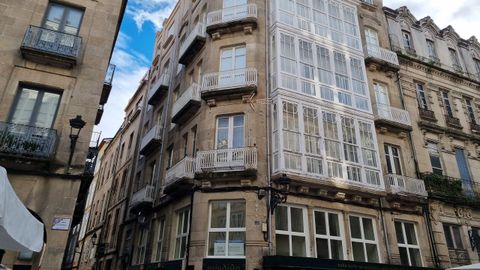Plaza Santa Eufemia del casco histórico de Ourense, abierta por el arquitecto Vázquez Gulías.