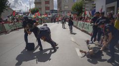 Cargas policiales durante la etapa lucense de La Vuelta 2025