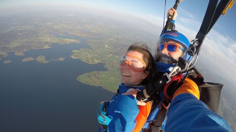 Salto en paraca&iacute;das para celebrar el 24 cumplea&ntilde;os