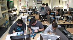 Clase de rob�tica en el IES A Pontepedri�a, el instituto gallego con m�s solicitudes de traslado de profesores