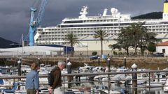 El pasado s�bado recal� en el muelle de Curuxeiras el crucero Spirit of Adventure, que lleg� a la ciudad procedente de Vigo y con destino a Gij�n, con un millar de pasajeros a bordo. Numerosos turistas aprovecharon la jornada para disfrutar de la ciudad, pese a las nubes y a que era un d�a festivo.