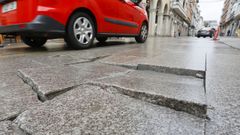 La calle Quiroga Ballesteros est� destrozada por el paso de veh�culos