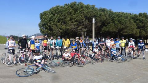 Participantes de la Clasicona, la marcha cicloturista no competitiva que se celebra en Gij�n y en la que se homenajea al ciclismo cl�sico 