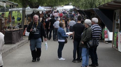 Adems de cerezas, aceite y vino, en el recinto de la Festa da Cereixa e o Aceite de Ribas de Sil se podan encontrar todo tipo de productos tpicos de la comarca