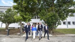 El alcalde de Caldas, Jacobo P�rez, a la derecha, y el conselleiro de Educaci�n, Rom�n Rodr�guez, a la izquierda, el pasado junio durante la inauguraci�n de la ampliaci�n del IES Aquis Celenis