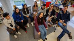 Los alumnos que participan en el proyecto y los docentes que lo comandan en el IES de Poio.