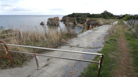 Tramo del paseo marítimo cortado en Cangas de Foz
