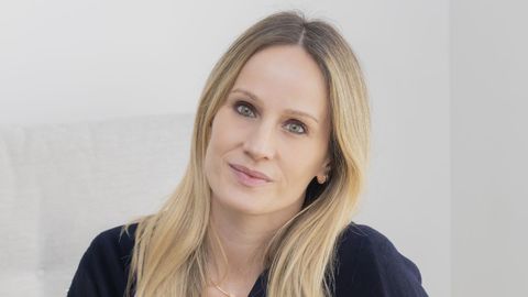 Ana Morales, escritora del libro  Estado civil: Cansada .