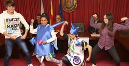 Cuatro j�venes talentos laxenses, ayer, durante la presentaci�n del octavo festival Teatrapa. 