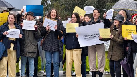 Concentraci�n de traballadores do CAPD contra a direcci�n e xesti�n do centro das Xubias, este m�rcores