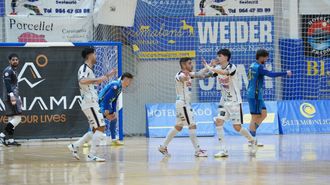 Imagen del partido que disputaron Pe��scola y Noia Portus Apostoli.