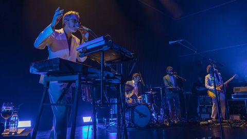 Xoel L�pez, a la izquierda, en un concierto de este a�o en Santiago