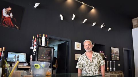 El artista Jorge Varela expone parte de su obra en A Micalla