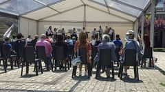 La banda de Vilalba actu� en la feria del libro de la capital chairega 