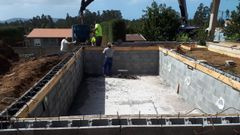 Una piscina de la firma local Vaes en proceso de construcci�n