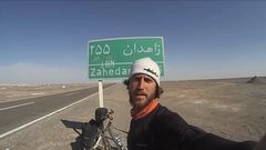 Javier Colorado a su entrada en Pakist�n