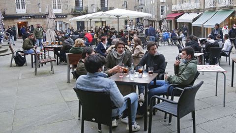 Terrazas llenas en la zona vieja de Pontevedra