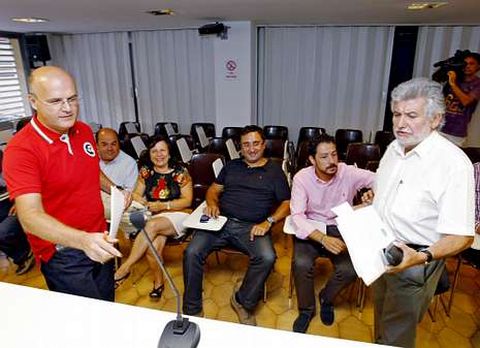 Jos� Manuel Baltar y Rosendo Fern�ndez presidieron ayer la reuni�n de la directiva.