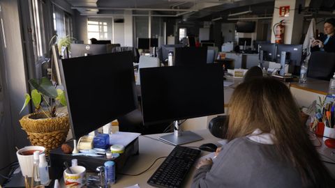 La redaccin de La Voz de A Corua a media luz
