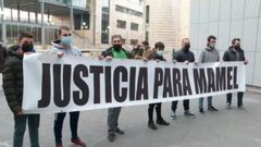 Amigos y familiares de Mamel Casta�o se concretan a las puertas del juicio
