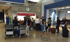 Pasajeros afectados por la inoperatividad de Alvedro debido a la niebla y a la desactivaci�n del ILS. 