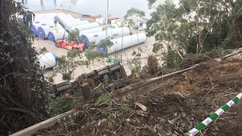 Vuelco de un cami�n en Avil�s