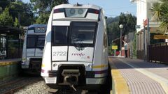 Dos trenes en la estaci�n de San Sadurni�o, en una fotograf�a de archivo