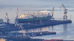Gr�as instaladas en el dique tres de Navantia Ferrol