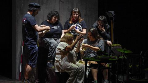 Feroz pone en escena  A Fortaleza , en el marco de la MIT de Ribadavia. 