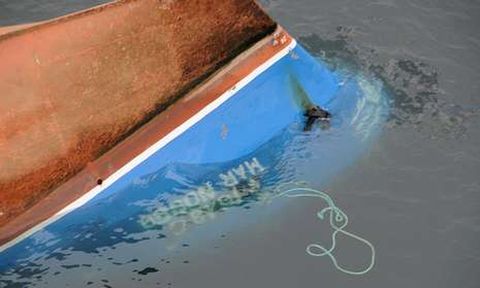 El Mar Nosso estuvo varias horas con la quilla al sol antes de terminar hundindose.