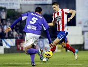 Fernando Seoane, con el bal�n ante Gafoor, en el partido contra el Guadalajara.