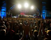 El p�blico abarrota la Alameda en los conciertos. 