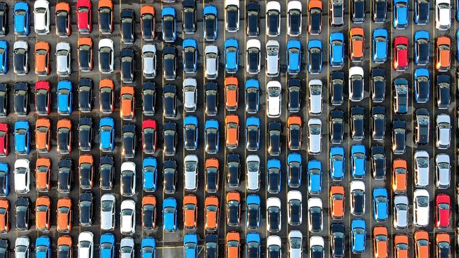 Imagen de archivo de veh�culos fabricados en Stellantis Vigo, a la espera de embarcar en el puerto. En el 2025, la planta de Bala�dos alcanz� su r�cord de producci�n con m�s de 555.000 unidades sacadas al mercado.